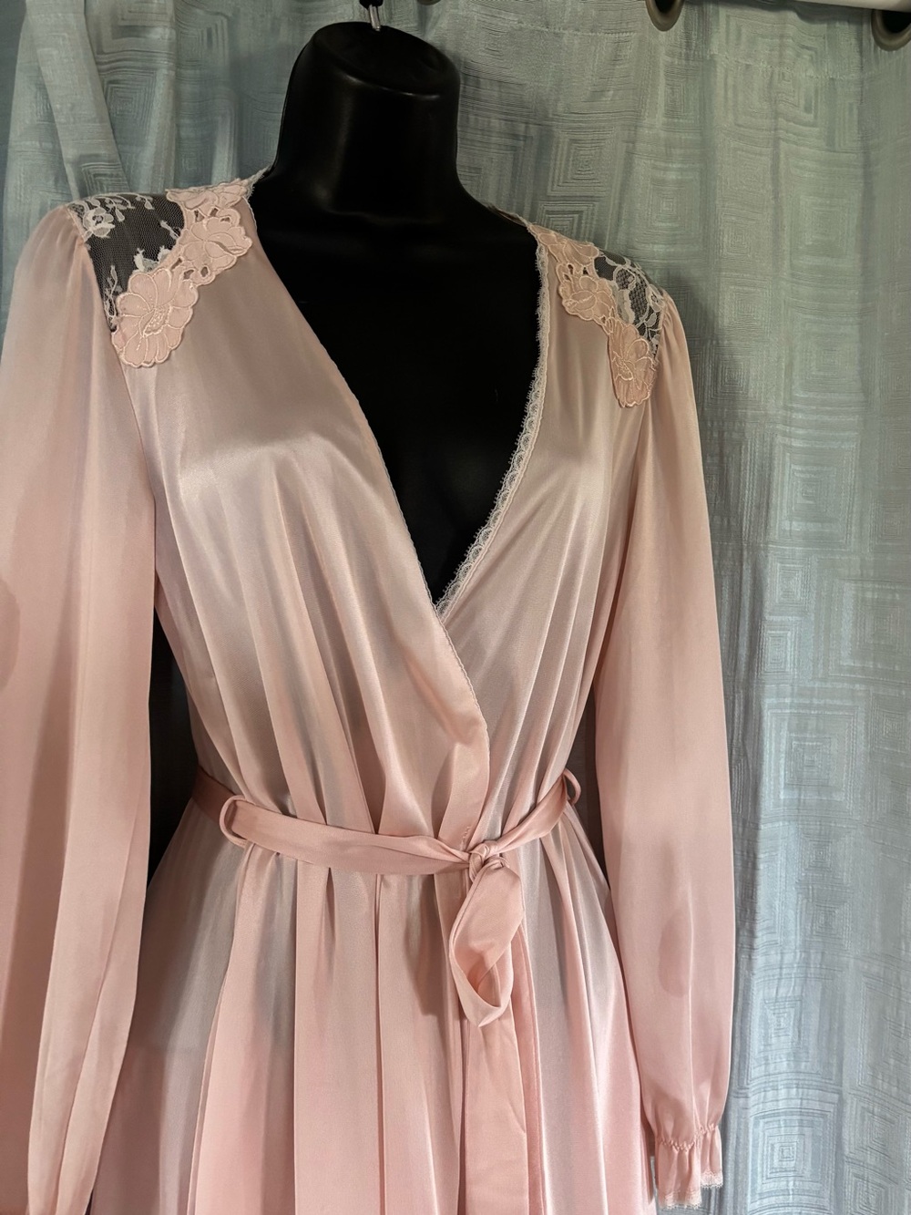 Vintage blush pink nylon robe with lace details Sz XS / S - Picture 11 of 11